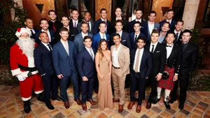 Bachelorette Contestants Holiday Season Wallpaper