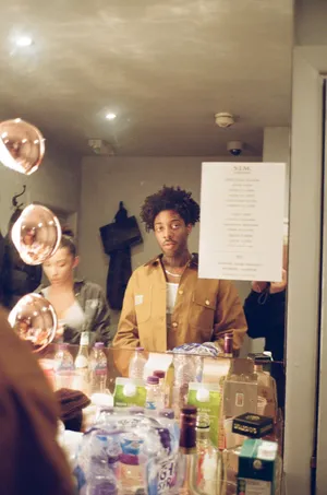 Backstage Reflection Artistand Menu Wallpaper