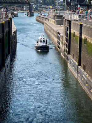 Ballard_ Locks_ Boat_ Passage Wallpaper