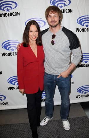 Barbara Hershey And Bradley James At The Wondercon Wallpaper