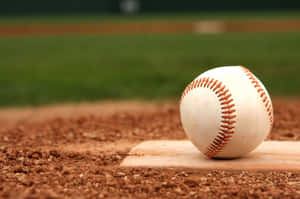 Baseballon Pitchers Mound Wallpaper