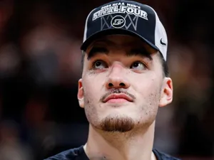 Basketball Player Contemplative Moment Wallpaper