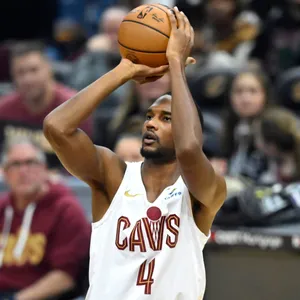 Basketball Player Free Throw Preparation Wallpaper