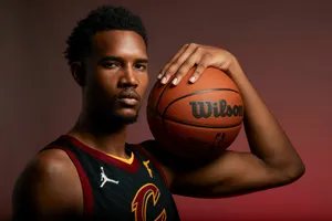 Basketball Player Portrait Evan Mobley Wallpaper