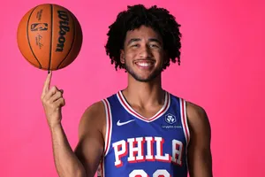 Basketball Player Spinning Ballon Finger Wallpaper