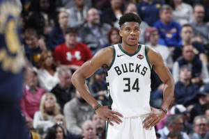 Basketball Star Giannis Antetokounmpo Wallpaper