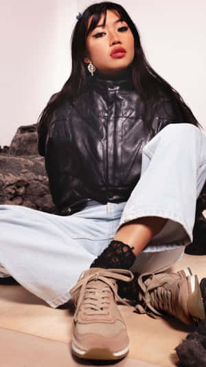 Beabadoobee Casual Style Wallpaper