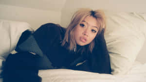 Beabadoobee Casual Style Wallpaper