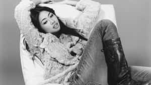 Beabadoobee Casual Style Wallpaper