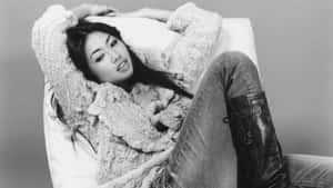 Beabadoobee Casual Style Wallpaper