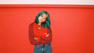 Beabadoobee Casual Style Wallpaper