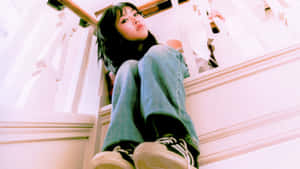 Beabadoobee Casual Style Wallpaper