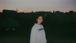 Beabadoobee Casual Style Wallpaper