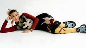 Beabadoobee Stylish Casual Look Wallpaper