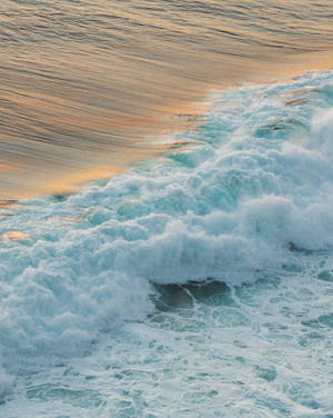 Beach Wave Iphone With Thick Foam Wallpaper