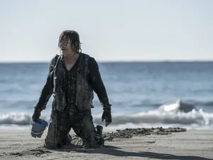 Beachside_ Struggle_ Daryl_ Dixon Wallpaper
