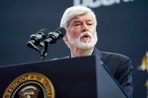 Bearded Christopher Dodd Wallpaper