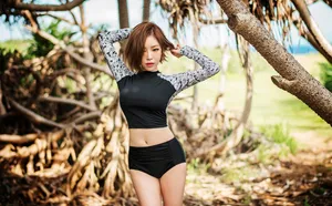 Beautiful Brown-eyed Girl Wallpaper