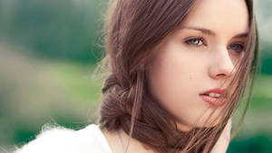 Beautiful Face Innocent Girl Wallpaper