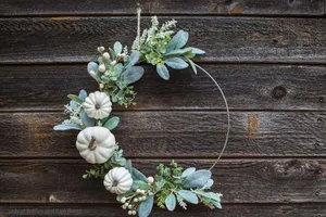 Beautiful Fall Wreath On Wooden Door Wallpaper