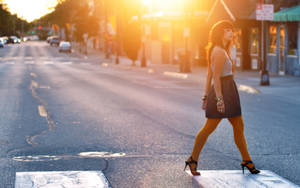 Beautiful Hd Woman Crossing Road Wallpaper