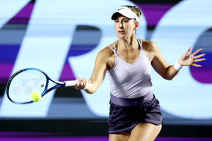 Belinda Bencic Wearing Purple Outfit Wallpaper