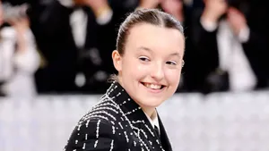 Bella Ramsey Smiling Event Appearance Wallpaper