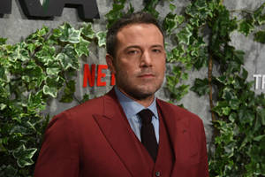 Ben Affleck In Red Suit Wallpaper