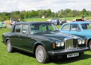 Bentley T2 - The Classic Luxury Saloon Wallpaper