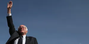 Bernie Sanders Wavingto Crowd Wallpaper