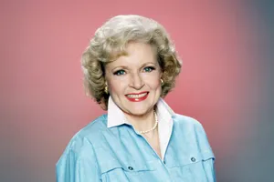 Betty White Golden Girls Photoshoot Wallpaper