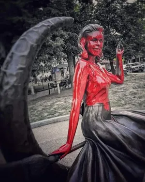 Bewitch Samantha Covered With Blood Wallpaper