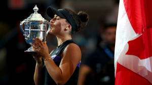 Bianca Andreescu Kissing Silver Trophy Wallpaper