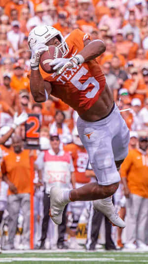 Bijan_ Robinson_ Texas_ Longhorns_ Football_ Catch Wallpaper