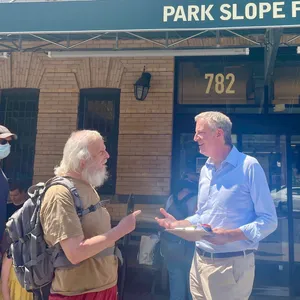 Bill De Blasio Conversing With A Man Wallpaper