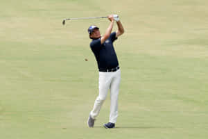 Billy Andrade Perfecting A Golf Swing Wallpaper