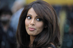 Bipasha Basu Gaze Wallpaper