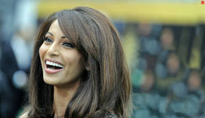 Bipasha Basu Happy Wallpaper