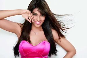 Bipasha Basu In Pink Wallpaper