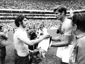 Black And White Gerd Muller And Giacinto Facchetti Wallpaper