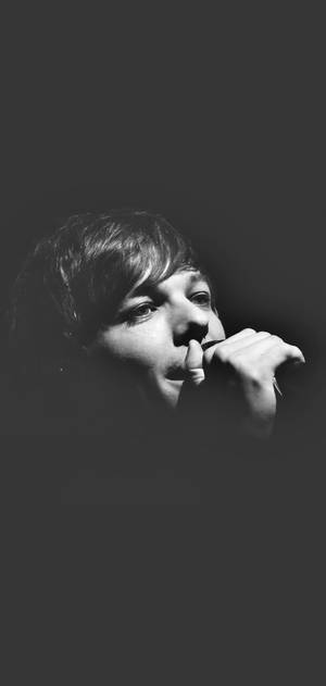 Black And White Louis Tomlinson Wallpaper