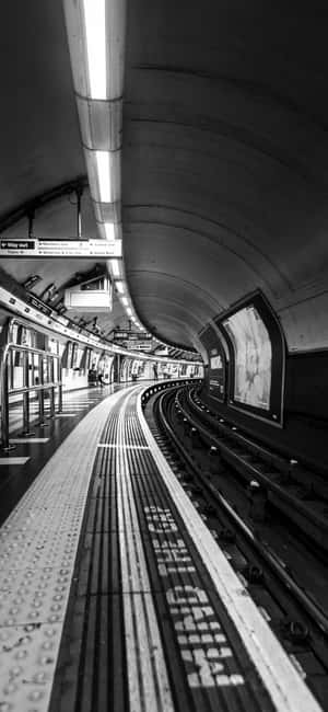 Black And White Waterloo Station Tracks Wallpaper