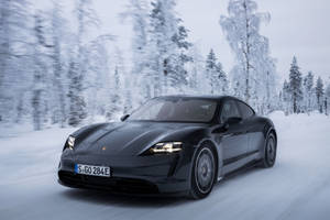 Black Car Hd Snow Wallpaper