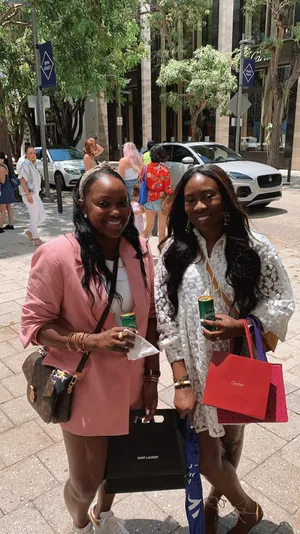 Black Girls Enjoying Upscale Shopping Wallpaper