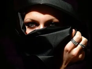 Black Hiqab Pretty Girl Intrigued Wallpaper