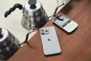 Blackberry And Iphone Wallpaper