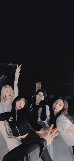 Blackpink Cute Dance Practice Group Selfie Wallpaper