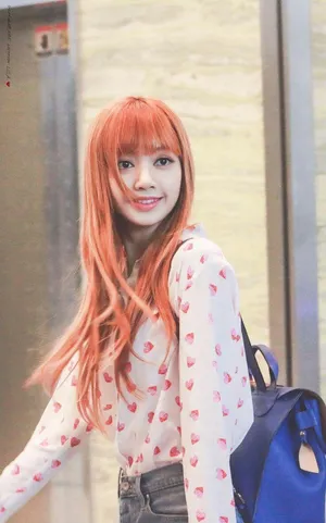 Blackpink Lisa Candid Wallpaper