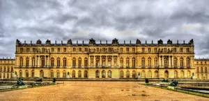 Blazing Shades Of Yellow And Red Ribbons Fill The Night Sky Wallpaper