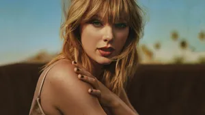 Blonde Celebrity Desert Gaze Wallpaper